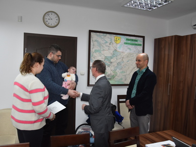 Zdjęcie ze spotkania z okazji narodzin nowego mieszkańca gminy Gościeradów