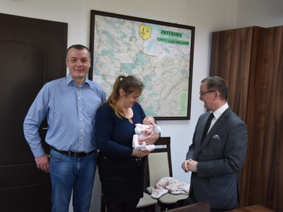 Zdjęcie ze spotkania z okazji narodzin nowego mieszkańca gminy Gościeradów