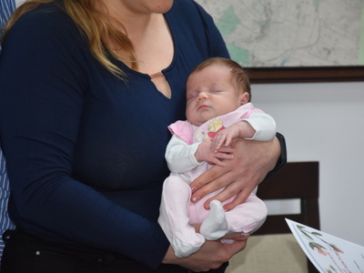 Zdjęcie ze spotkania z okazji narodzin nowego mieszkańca gminy Gościeradów