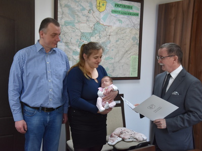 Zdjęcie ze spotkania z okazji narodzin nowego mieszkańca gminy Gościeradów