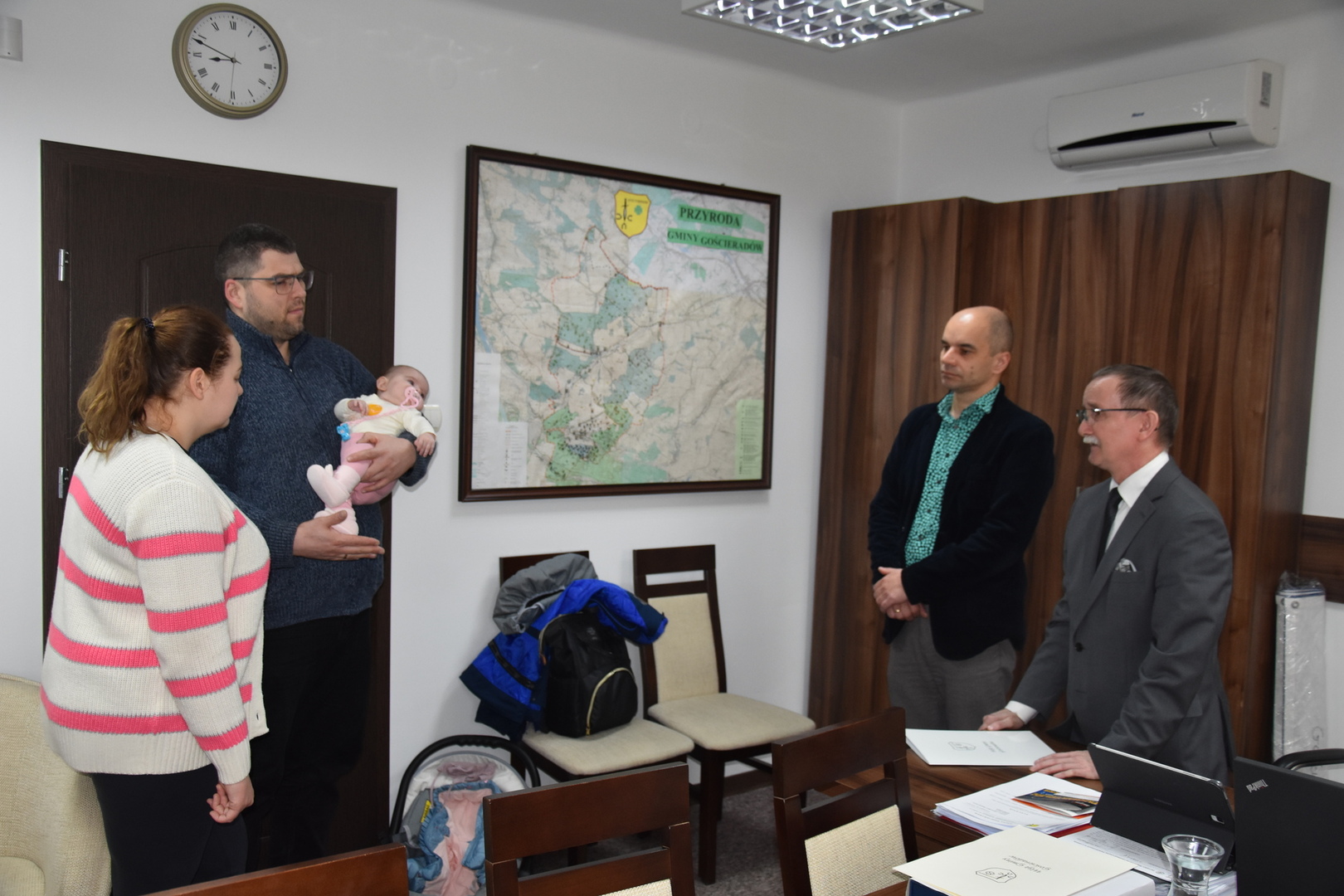Zdjęcie ze spotkania z okazji narodzin nowego mieszkańca gminy Gościeradów