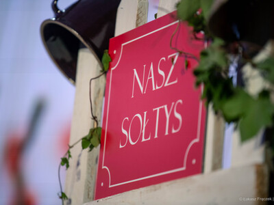 Zdjęcie tabliczki Nasz Sołtys