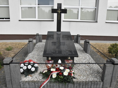 Zdjęcie z uroczystości dot. oznakowania grobu poległego kawalera OKW w Szczecynie