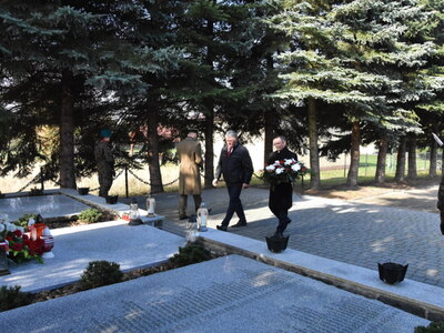 Zdjęcie z uroczystości dot. oznakowania grobu poległego kawalera OKW w Szczecynie