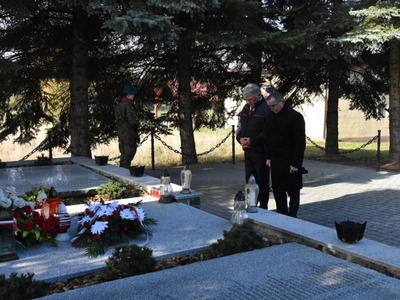 Zdjęcie z uroczystości dot. oznakowania grobu poległego kawalera OKW w Szczecynie