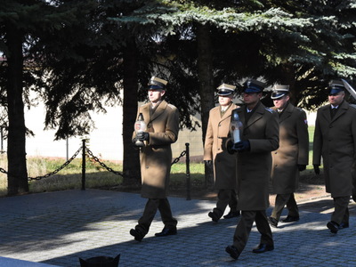 Zdjęcie z uroczystości dot. oznakowania grobu poległego kawalera OKW w Szczecynie