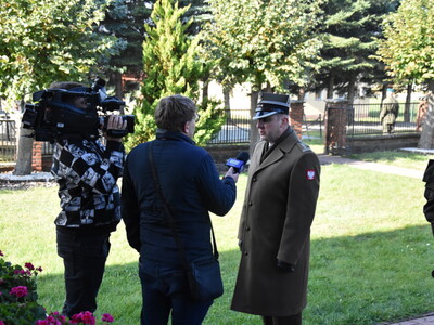 Zdjęcie z uroczystości dot. oznakowania grobu poległego kawalera OKW w Szczecynie