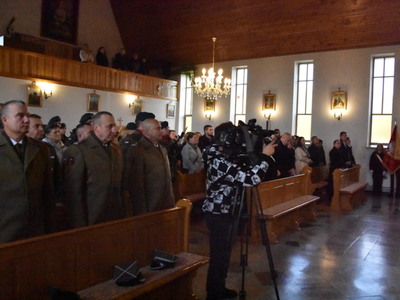 Zdjęcie z uroczystości dot. oznakowania grobu poległego kawalera OKW w Szczecynie