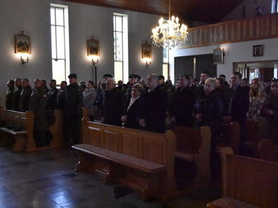 Zdjęcie z uroczystości dot. oznakowania grobu poległego kawalera OKW w Szczecynie