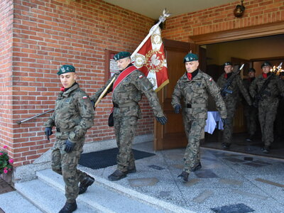 Zdjęcie z uroczystości dot. oznakowania grobu poległego kawalera OKW w Szczecynie