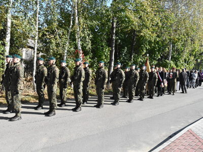 Zdjęcie z uroczystości dot. oznakowania grobu poległego kawalera OKW w Szczecynie