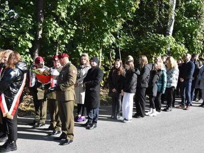 Zdjęcie z uroczystości dot. oznakowania grobu poległego kawalera OKW w Szczecynie
