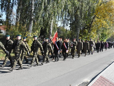 Zdjęcie z uroczystości dot. oznakowania grobu poległego kawalera OKW w Szczecynie