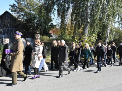 Zdjęcie z uroczystości dot. oznakowania grobu poległego kawalera OKW w Szczecynie