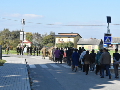 Zdjęcie z uroczystości dot. oznakowania grobu poległego kawalera OKW w Szczecynie