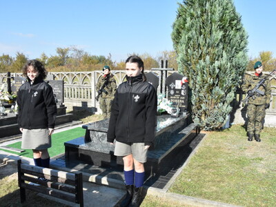 Zdjęcie z uroczystości dot. oznakowania grobu poległego kawalera OKW w Szczecynie