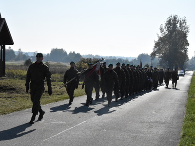 Zdjęcie z uroczystości dot. oznakowania grobu poległego kawalera OKW w Szczecynie