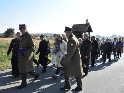 Zdjęcie z uroczystości dot. oznakowania grobu poległego kawalera OKW w Szczecynie