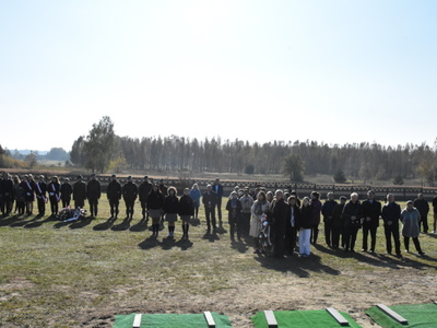 Zdjęcie z uroczystości dot. oznakowania grobu poległego kawalera OKW w Szczecynie