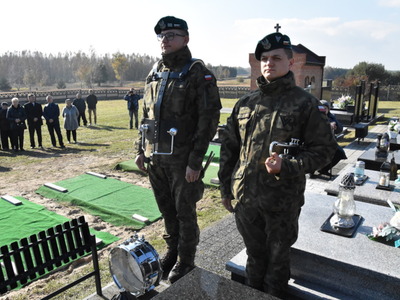 Zdjęcie z uroczystości dot. oznakowania grobu poległego kawalera OKW w Szczecynie