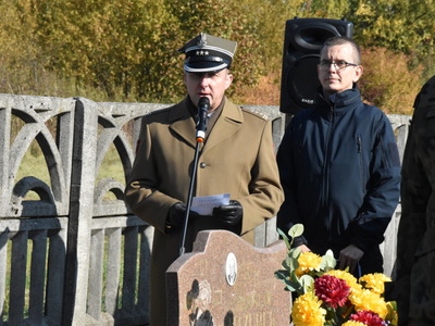Zdjęcie z uroczystości dot. oznakowania grobu poległego kawalera OKW w Szczecynie