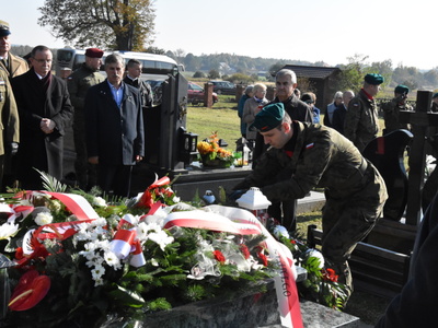 Zdjęcie z uroczystości dot. oznakowania grobu poległego kawalera OKW w Szczecynie
