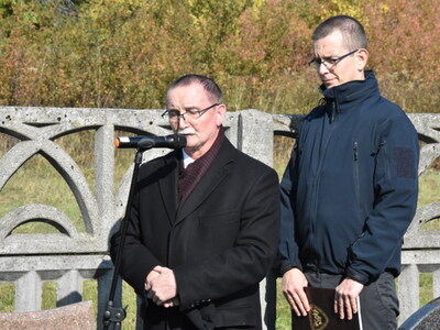 Zdjęcie z uroczystości dot. oznakowania grobu poległego kawalera OKW w Szczecynie