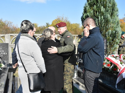 Zdjęcie z uroczystości dot. oznakowania grobu poległego kawalera OKW w Szczecynie
