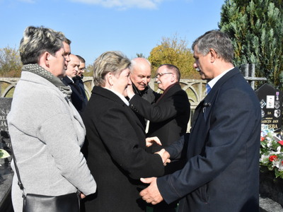 Zdjęcie z uroczystości dot. oznakowania grobu poległego kawalera OKW w Szczecynie