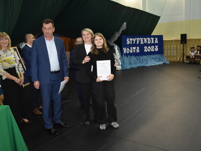 Zdjęcie z rozdania stypendium Wójta Gminy Gościeradów