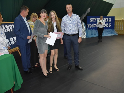 Zdjęcie z rozdania stypendium Wójta Gminy Gościeradów