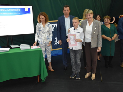 Zdjęcie z rozdania stypendium Wójta Gminy Gościeradów