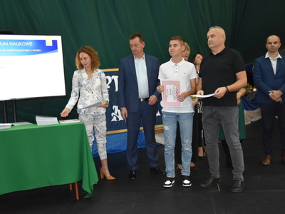 Zdjęcie z rozdania stypendium Wójta Gminy Gościeradów