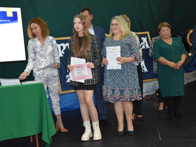 Zdjęcie z rozdania stypendium Wójta Gminy Gościeradów