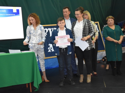 Zdjęcie z rozdania stypendium Wójta Gminy Gościeradów