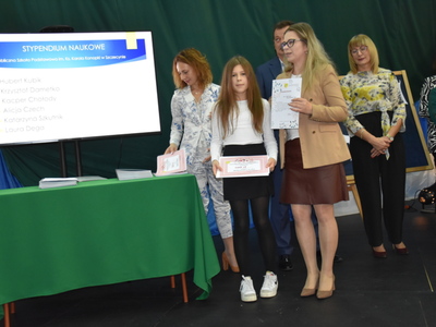 Zdjęcie z rozdania stypendium Wójta Gminy Gościeradów