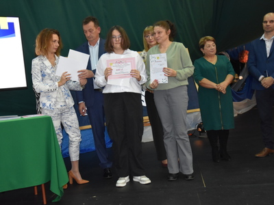 Zdjęcie z rozdania stypendium Wójta Gminy Gościeradów