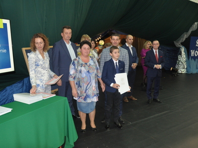 Zdjęcie z rozdania stypendium Wójta Gminy Gościeradów