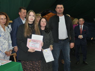 Zdjęcie z rozdania stypendium Wójta Gminy Gościeradów