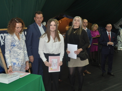 Zdjęcie z rozdania stypendium Wójta Gminy Gościeradów