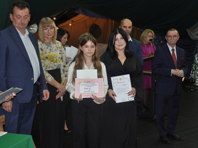 Zdjęcie z rozdania stypendium Wójta Gminy Gościeradów