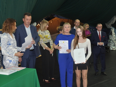 Zdjęcie z rozdania stypendium Wójta Gminy Gościeradów