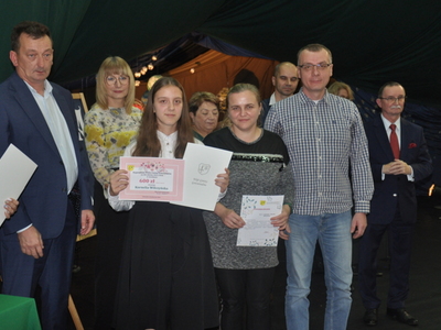 Zdjęcie z rozdania stypendium Wójta Gminy Gościeradów