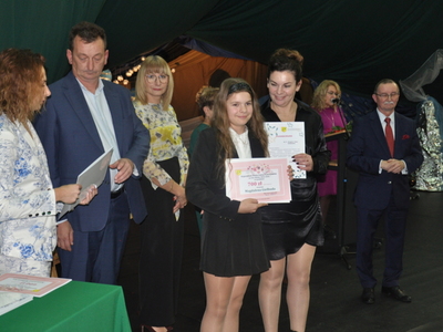 Zdjęcie z rozdania stypendium Wójta Gminy Gościeradów