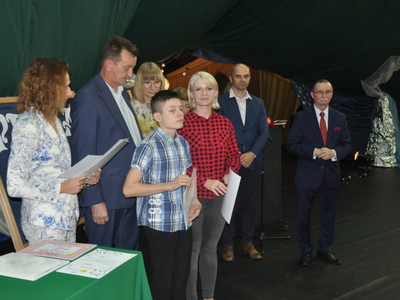 Zdjęcie z rozdania stypendium Wójta Gminy Gościeradów