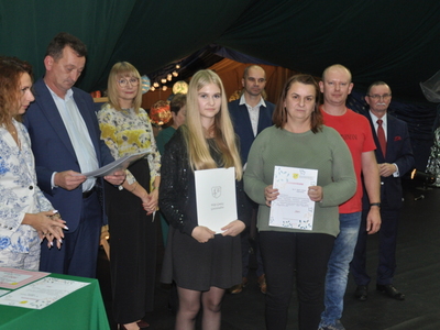 Zdjęcie z rozdania stypendium Wójta Gminy Gościeradów