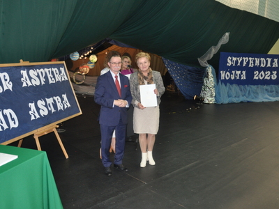 Zdjęcie z rozdania stypendium Wójta Gminy Gościeradów