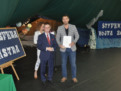 Zdjęcie z rozdania stypendium Wójta Gminy Gościeradów