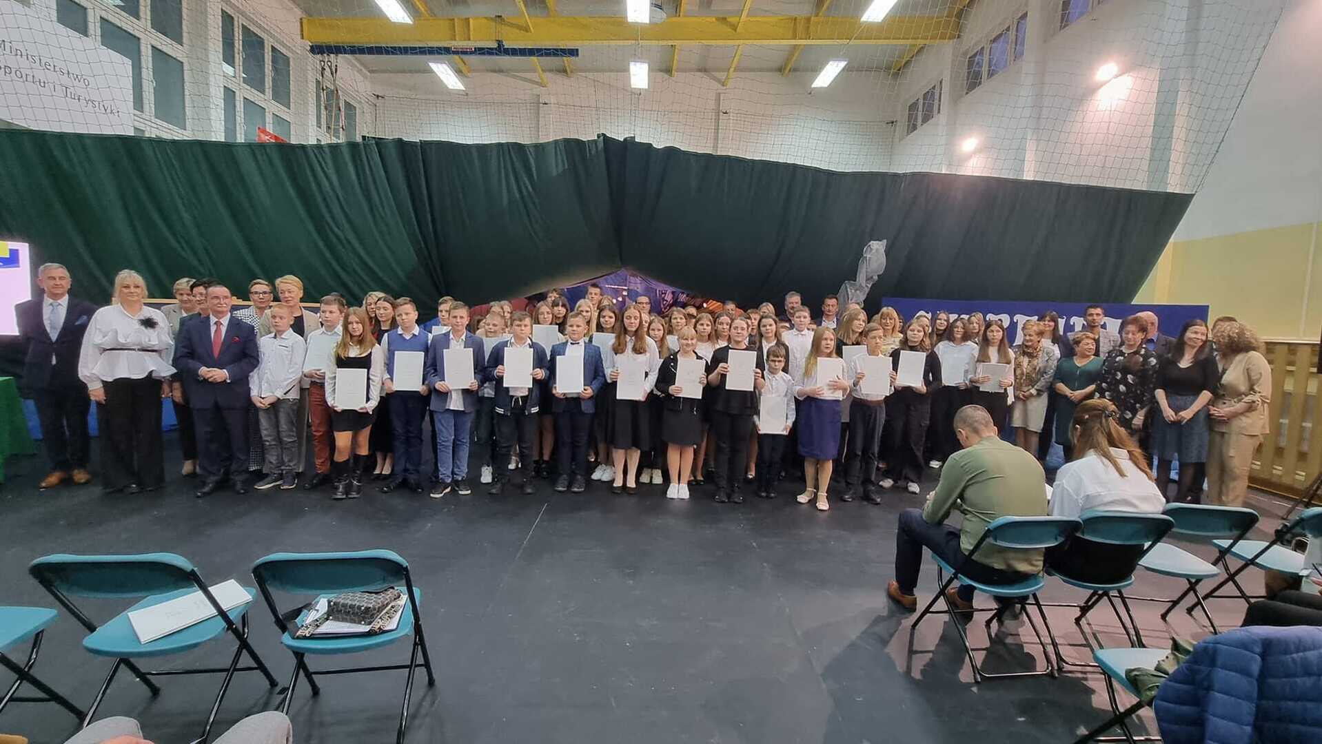 Zdjęcie z rozdania stypendium Wójta Gminy Gościeradów