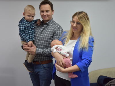 Zdjęcie z powitania nowej mieszkanki gminy Gościeradów